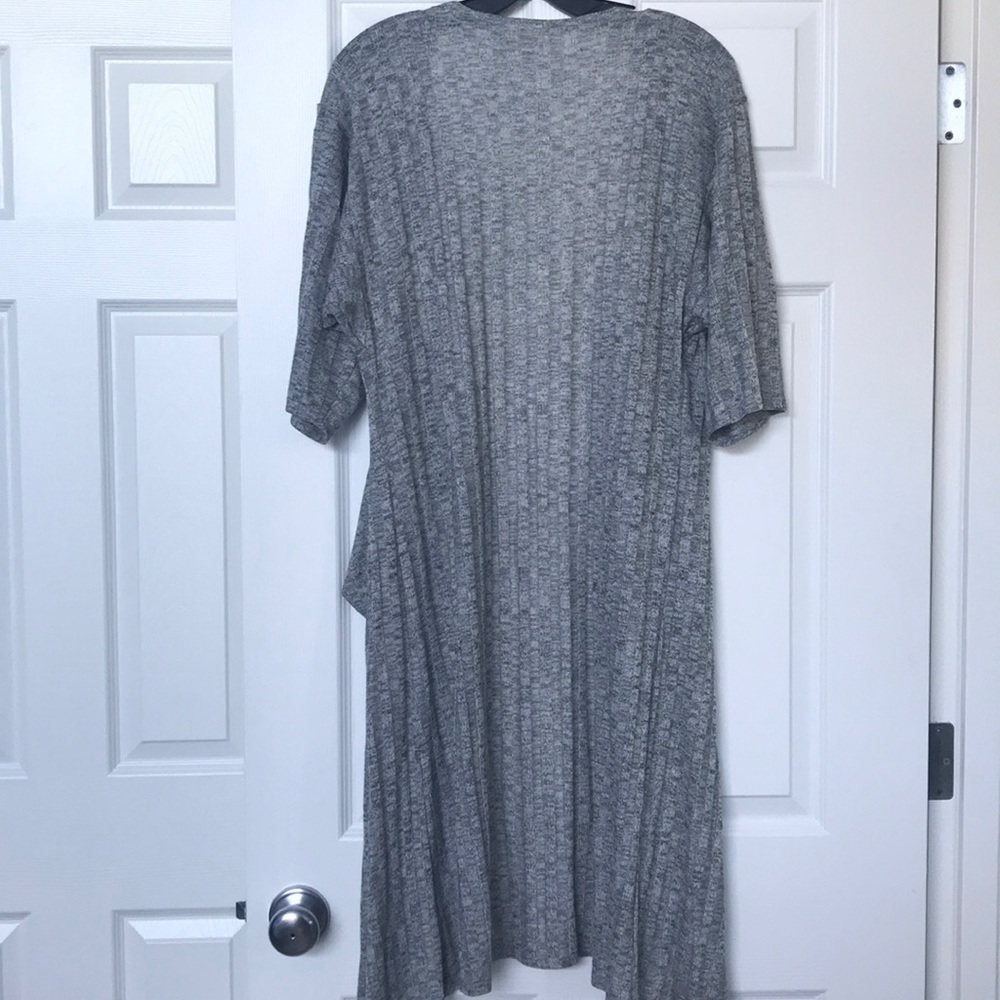 Like New LuLaRoe Gray Small Shirley Kimono